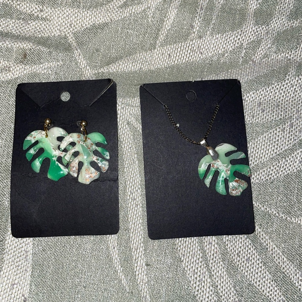 Monstera necklace & earrings